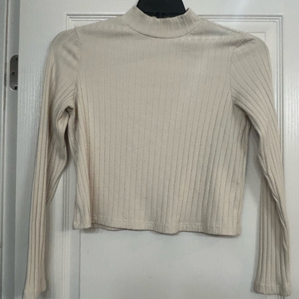 Old navy mock neck color cream long sleeve size small